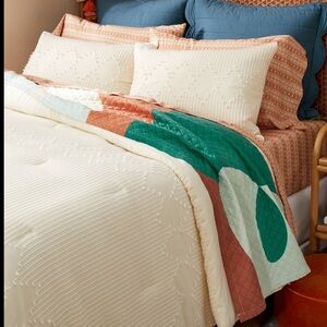 Opalhouse x Jungalow Geometric Quilt + Terracotta Sheets (F/Q + Queen)